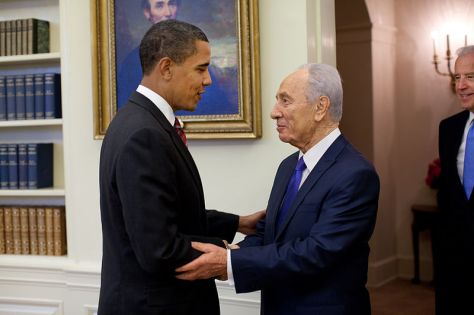 800px-Barack_Obama_welcomes_Shimon_Peres_in_the_Oval_Office
