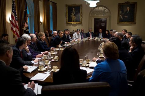 800px-Obama_cabinet_meeting_2009-11