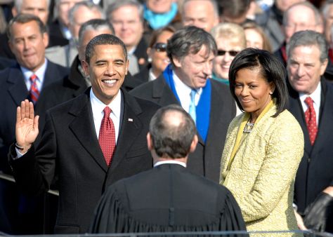 800px-US_President_Barack_Obama_taking_his_Oath_of_Office_-_2009Jan20